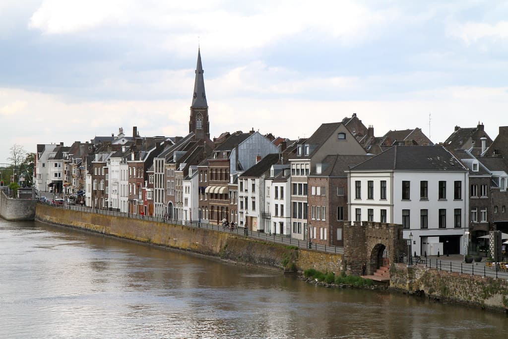 A Plea to Recognize the Legal Rights of the Maas River